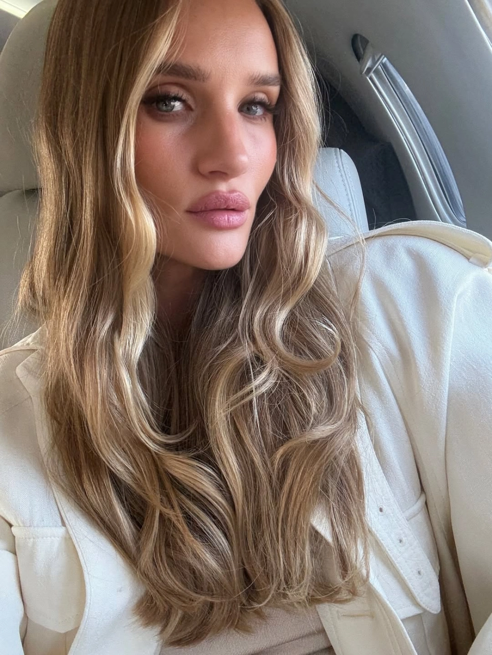 Rosie Alice Huntington-Whiteley tên đầy đủ của nữ siêu mẫu
