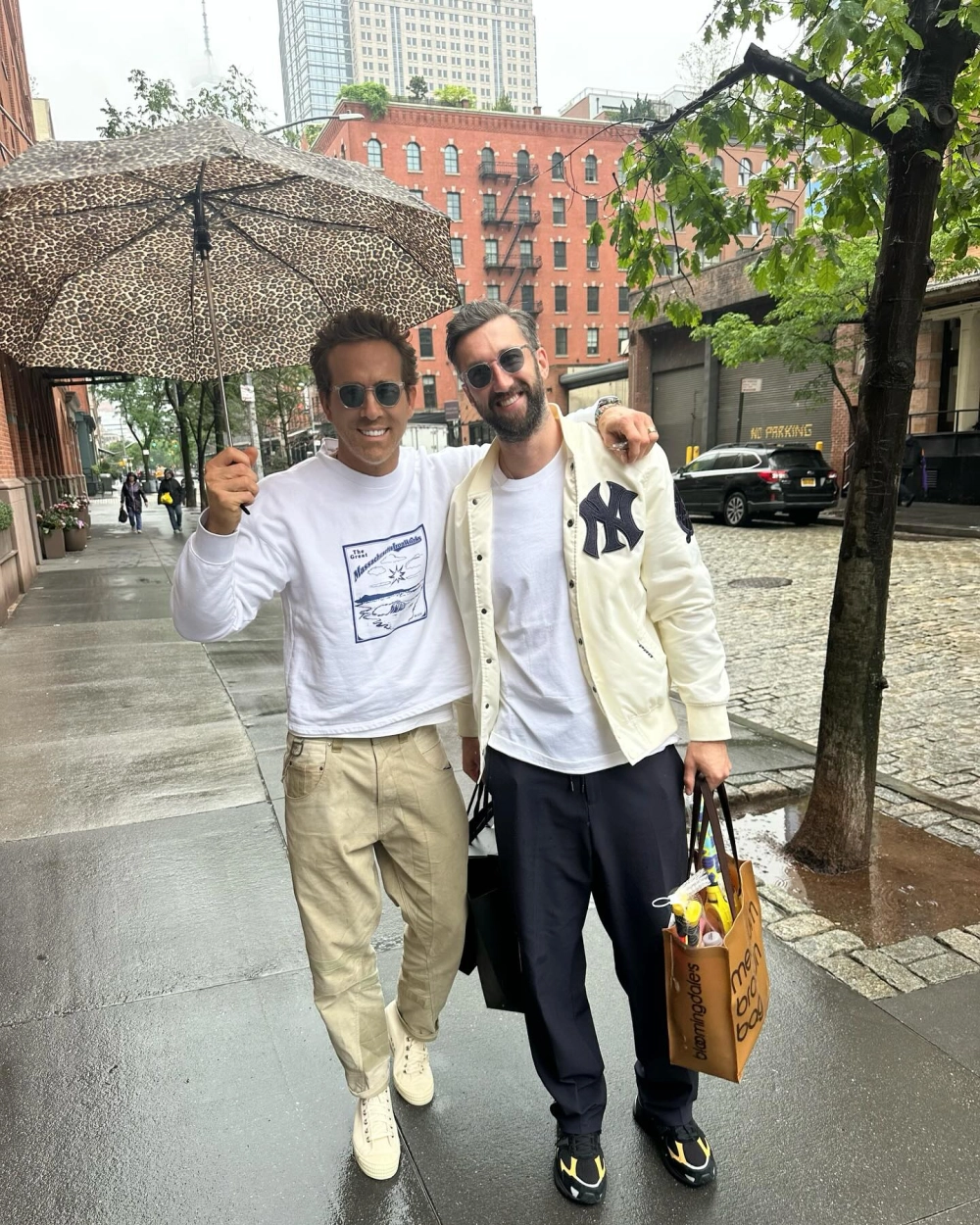 Hugh Jackman and Ryan Reynolds và tình bạn