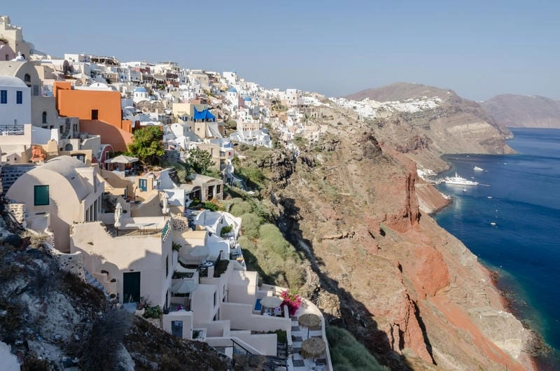 Đắm mình trong Santorini thơ mộng