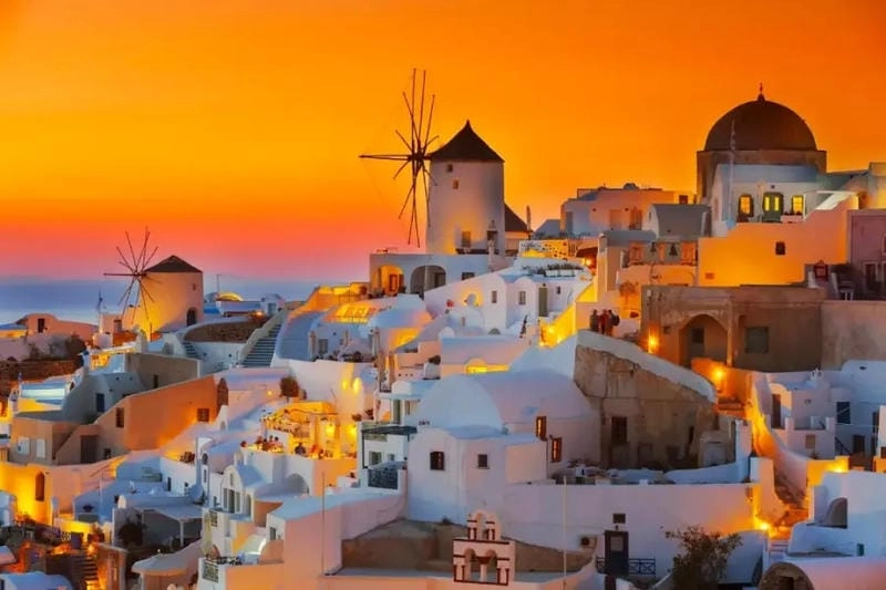 Cùng tìm hiểu những điều thú vị làm nên sức hút của Santorini