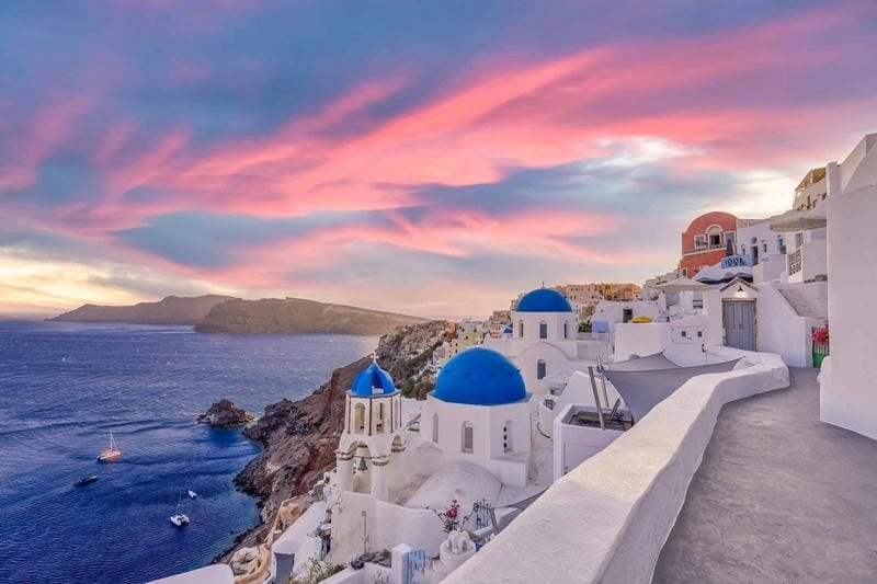 Lạc lối trong Santorini huyền ảo