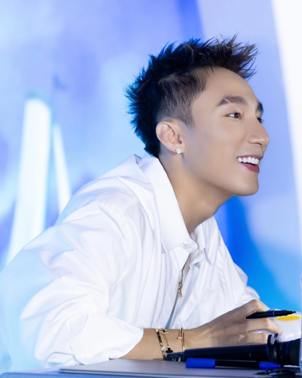 Sơn Tùng M-TP karaoke hát lại những ca khúc làm nên tên tuổi