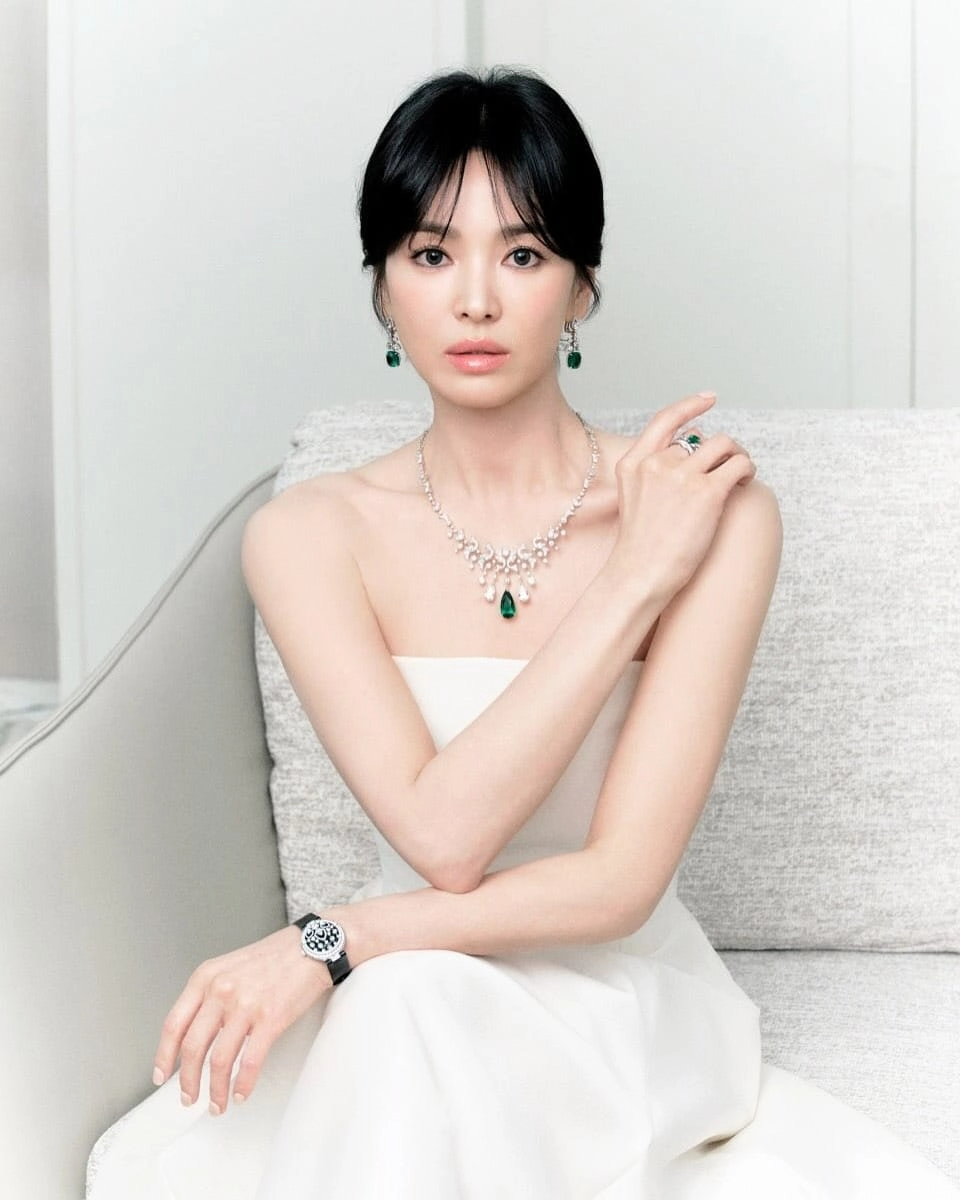 Song Hye-kyo quốc bảo nhan sắc, nữ hoàng Hallyu của màn ảnh Hàn