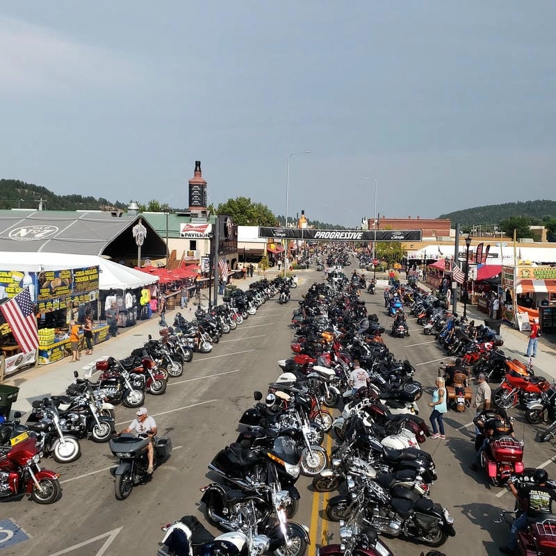 Cùng đắm mình trong Sturgis Motorcycle Rally sôi động
