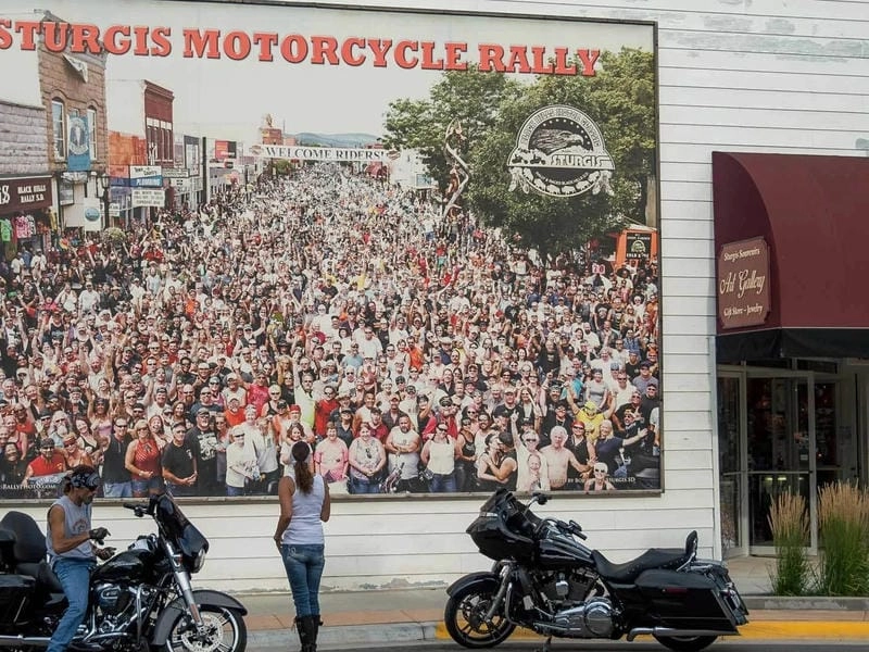 Lạc lối trong Sturgis Motorcycle Rally náo nhiệt