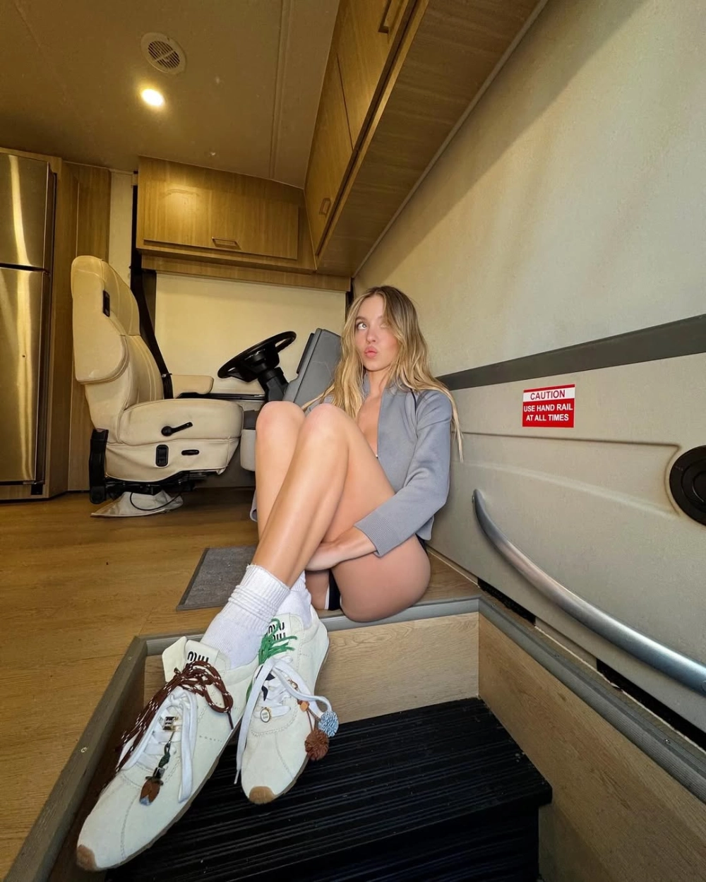 Sydney Sweeney american eagle ad và những quảng cáo nóng bỏng