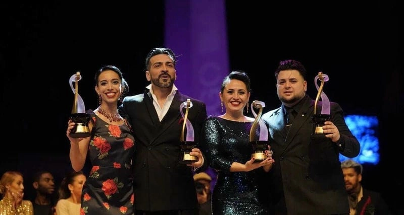 Tải ngay Tango World Championships truyền thống