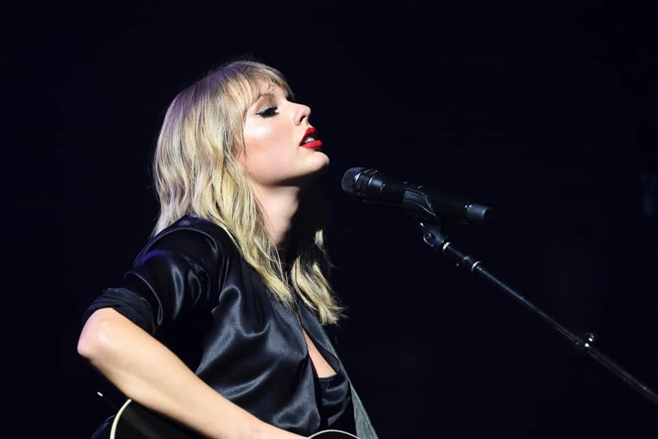 Song Taylor Swift tuyển tập những ca khúc hay nhất của nữ ca sĩ