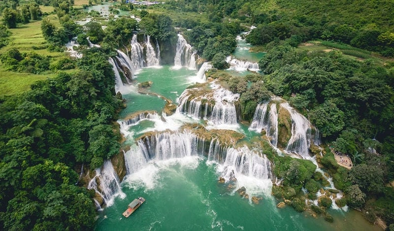 Cùng du ngoạn thác Bản Giốc hùng hồn