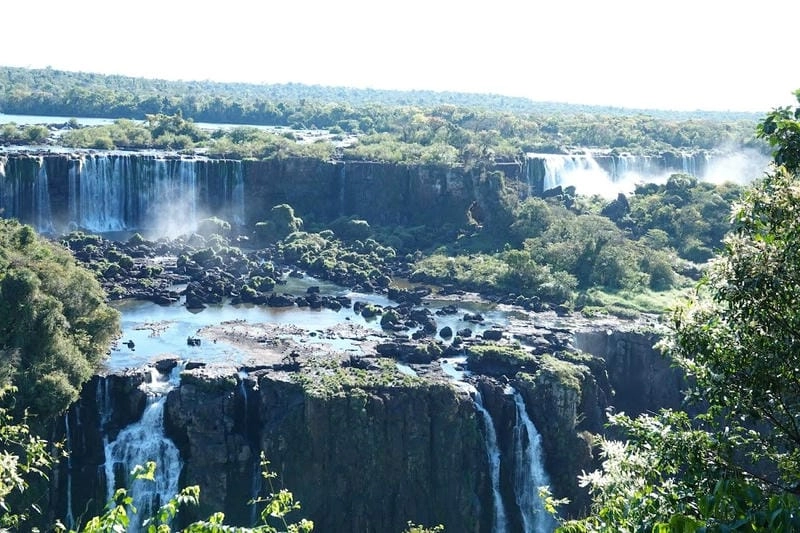 Cười sảng với thác Iguazu kỳ diệu
