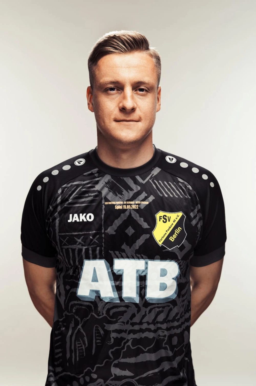 Chuteira Toni Kroos (giày) và đôi giày Adidas Adipure 11pro