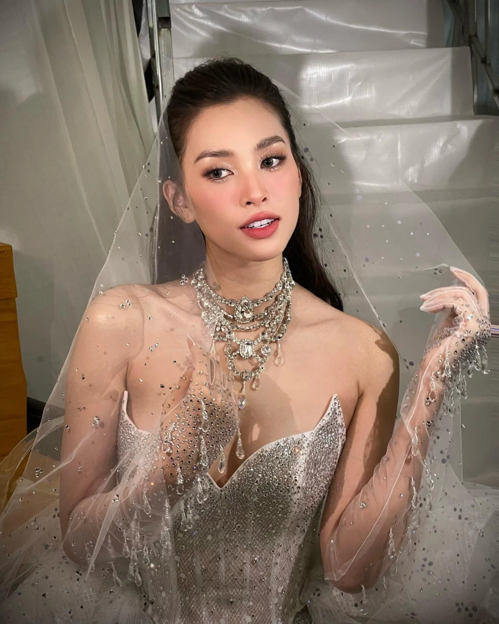 Nhân Trần Tiểu Vy và những tìm kiếm liên quan đến hoa hậu