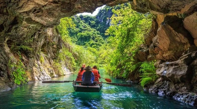 Sưu tầm những bức Tràng An chèo thuyền