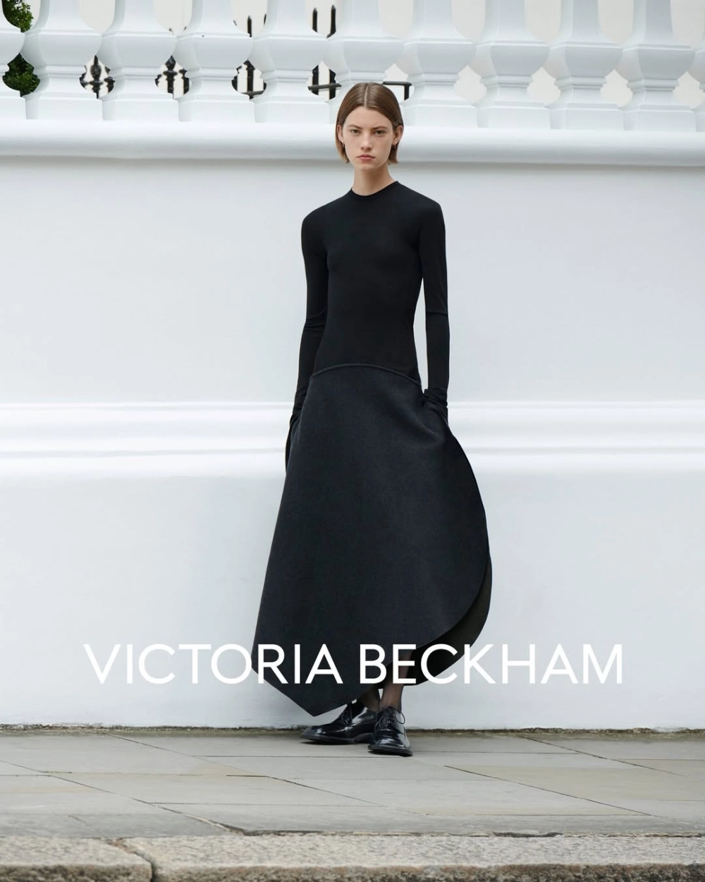 Victoria Beckham clothes và phong cách thời trang tối giản, sang trọng