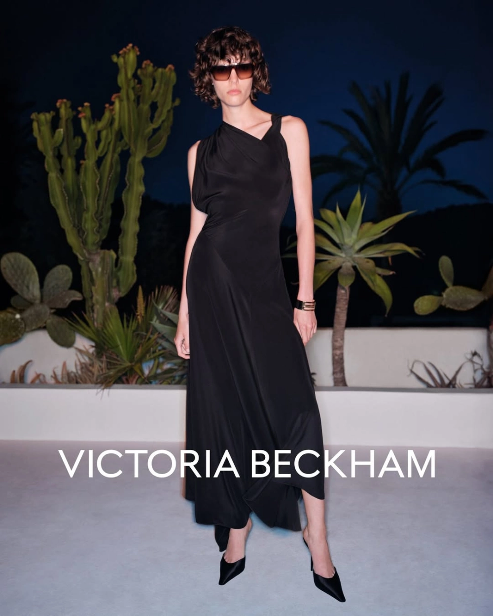 Victoria Beckham dress và những thiết kế váy thanh lịch, tối giản