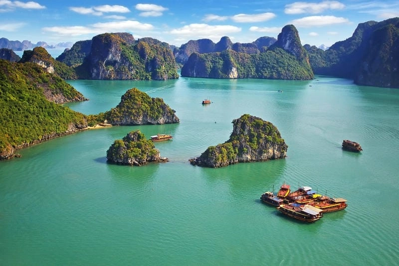 Thức dậy cùng Vịnh Hạ Long hoàng hôn