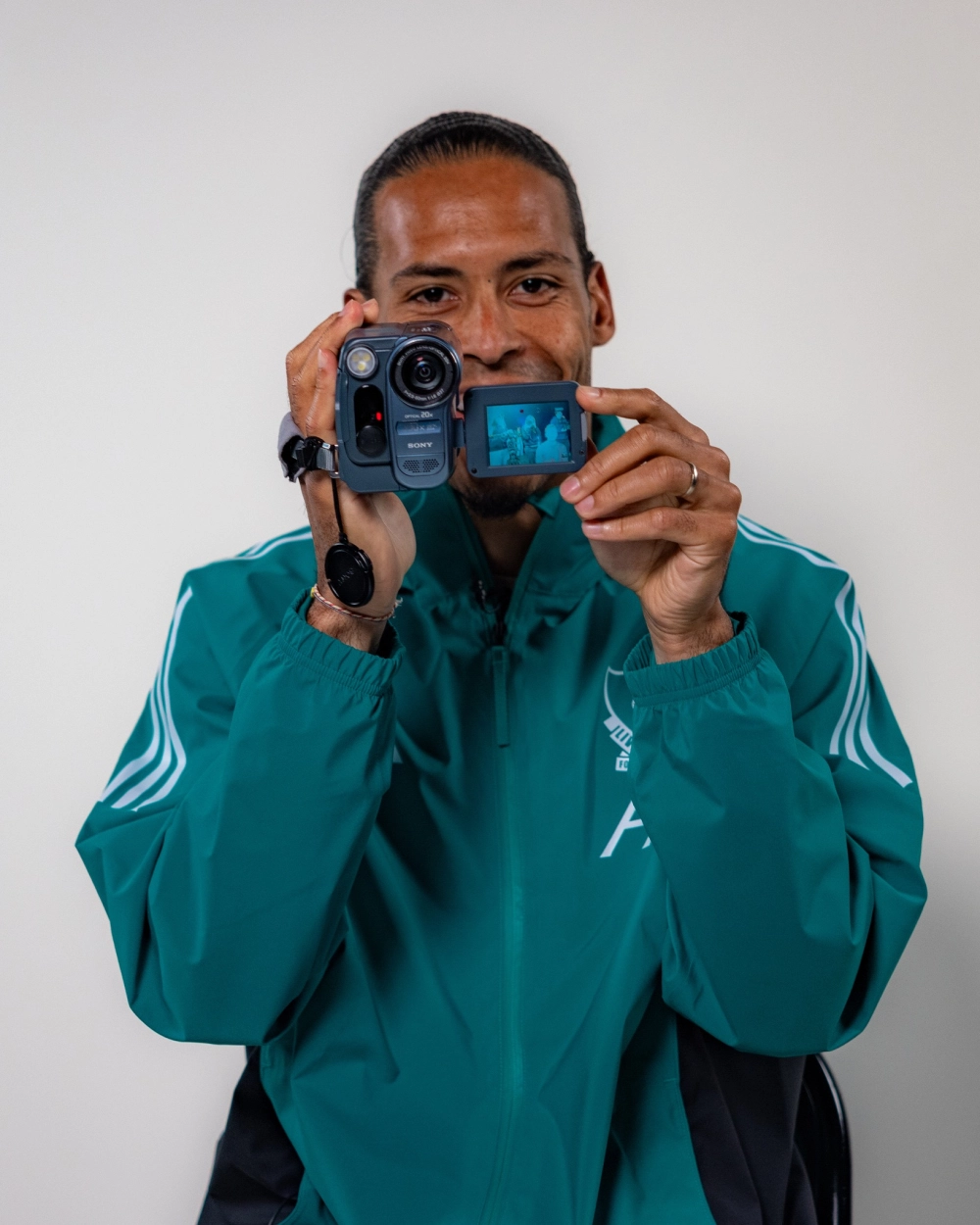 Virgil van Dijk hair down và hình ảnh lãng tử hiếm hoi của trung vệ