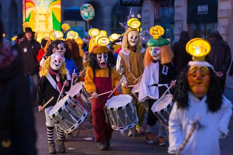 Tải ngay lễ hội Basel Fasnacht hoành tráng
