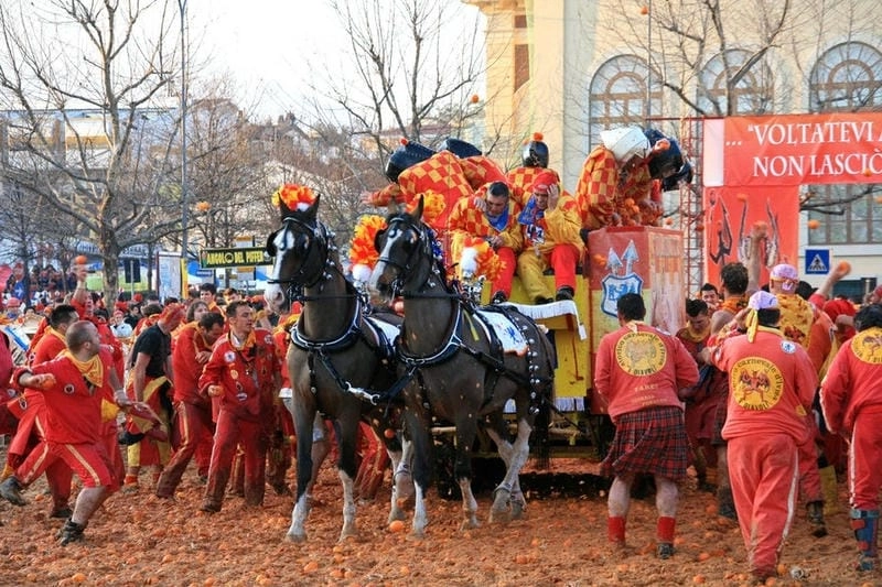 Khám phá các hoạt động tại lễ hội Battle of the Oranges