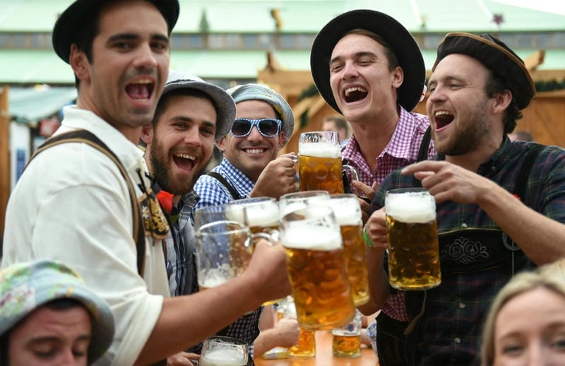 Lạc lối trong lễ hội bia Cannstatter Volksfest đặc sắc