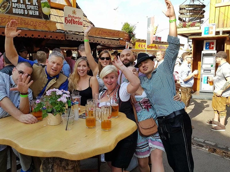 Cùng du ngoạn lễ hội bia Cannstatter Volksfest hoành tráng