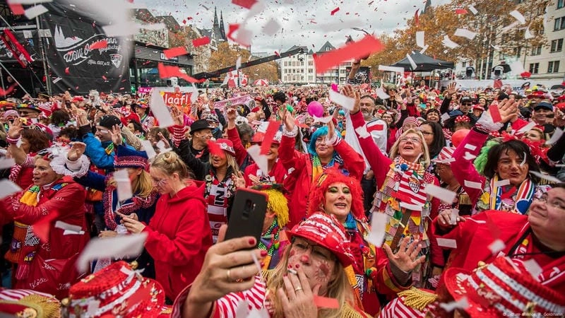 Thức dậy cùng lễ hội Cologne Carnival náo nhiệt