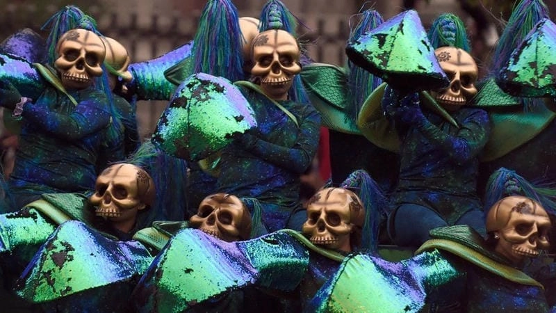 Tìm về lễ hội Day of the Dead parade hấp dẫn