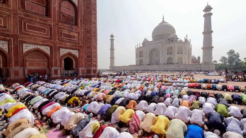 Cùng đắm mình trong lễ hội Eid al-Fitr linh thiêng