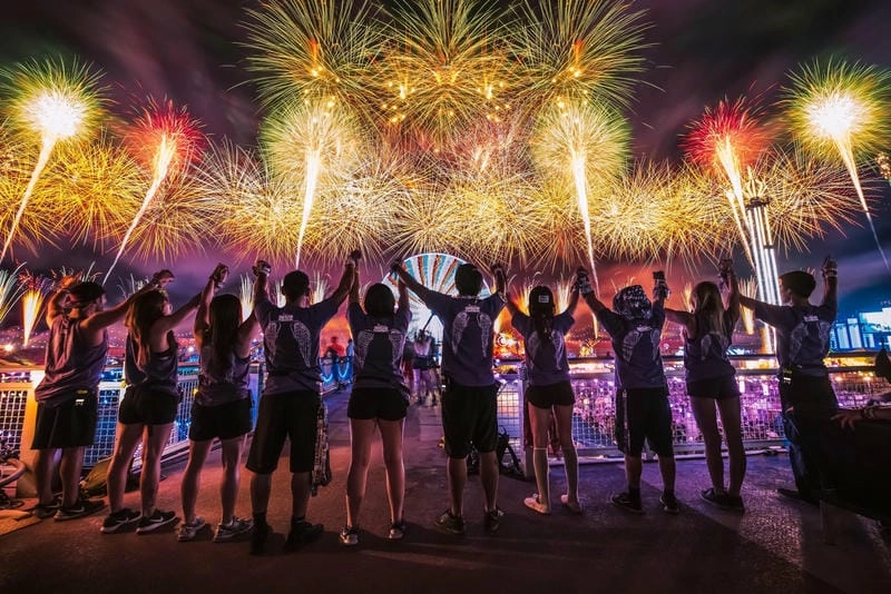 Cùng đắm mình trong lễ hội Electric Daisy Carnival sôi động