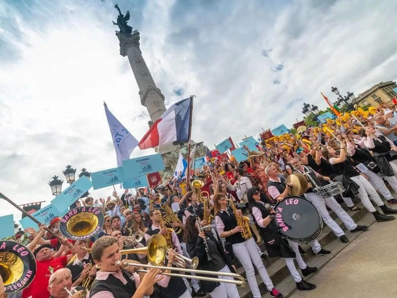 Cười sảng với lễ hội Fête de la Musique vui nhộn