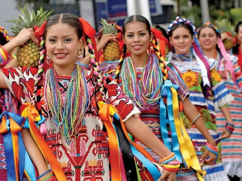 Cười sảng với lễ hội Guelaguetza vui nhộn
