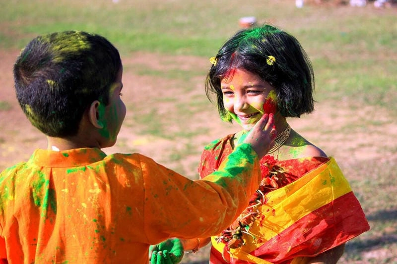 Lạc lối trong lễ hội Holi Hai huyền ảo
