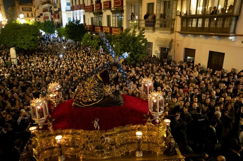 Tải ngay lễ hội Holy Week truyền thống