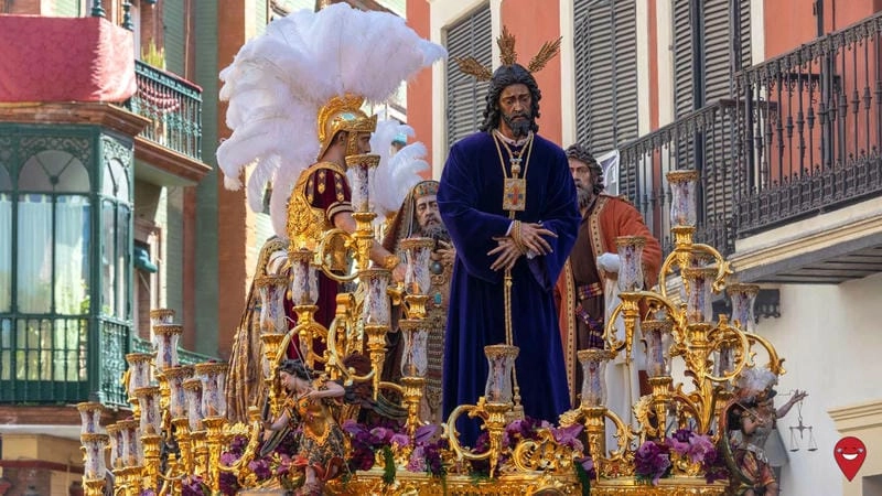 Săn những bức ảnh lễ hội Holy Week rực rỡ