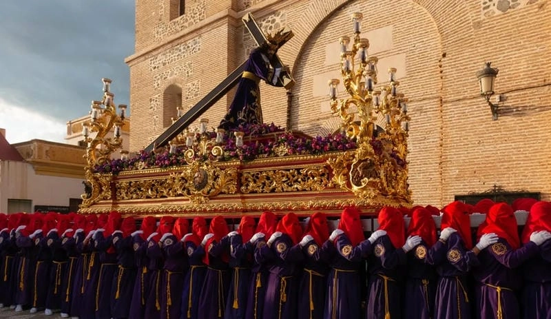 Lễ hội Holy Week cuốn hút Gợi ý những bức lễ hội Holy Week cuốn hút