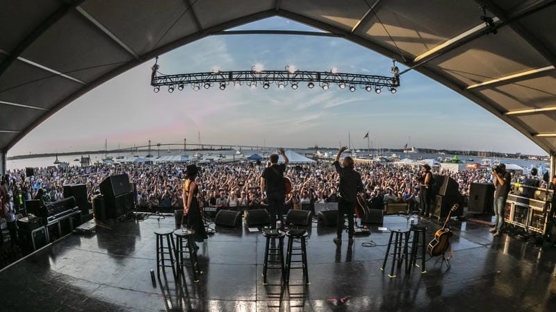 Thức dậy cùng lễ hội Newport Folk náo nhiệt