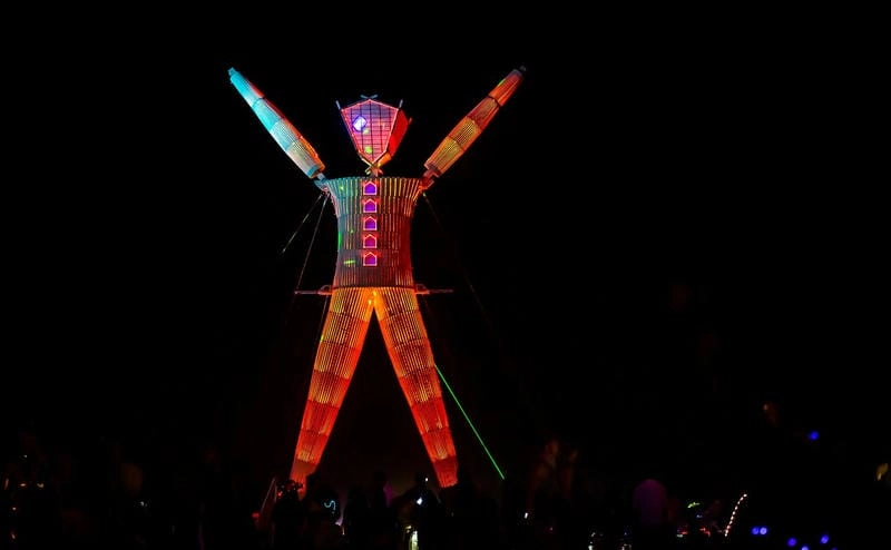 Cười sảng với lễ hội nghệ thuật Burning Man vui nhộn