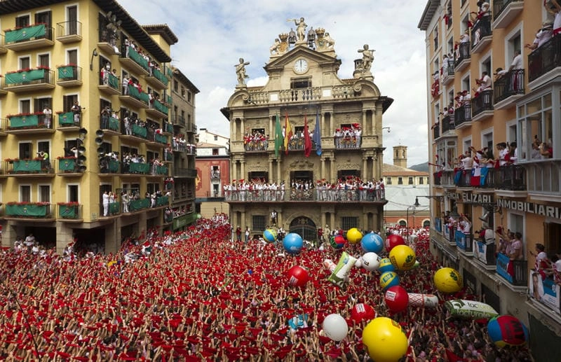 Tìm về lễ hội San Fermin huyền ảo