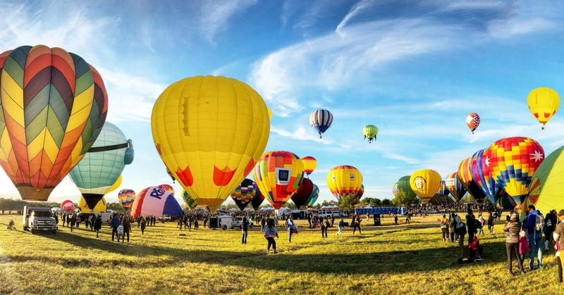 Cùng đắm mình trong lễ hội The Great Reno Balloon Race truyền thống