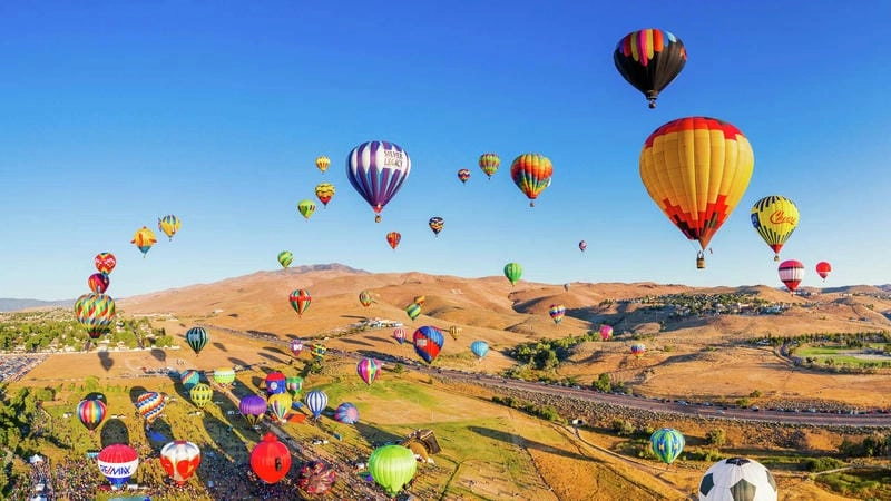 Thức dậy cùng lễ hội The Great Reno Balloon Race náo nhiệt