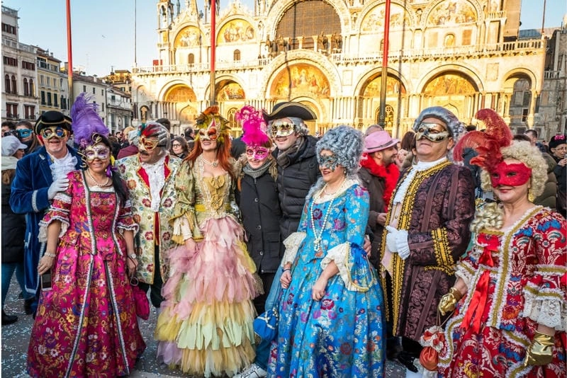 Cười sảng với lễ hội Vincenza Carnival độc đáo