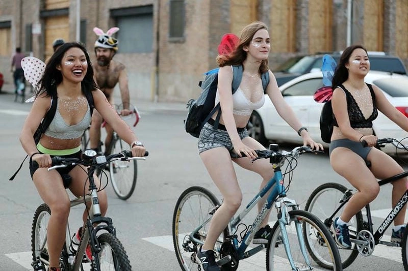 Thức dậy cùng lễ hội World Naked Bike Ride náo nhiệt