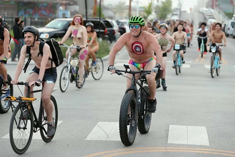 Lạc lối trong lễ hội World Naked Bike Ride hoành tráng