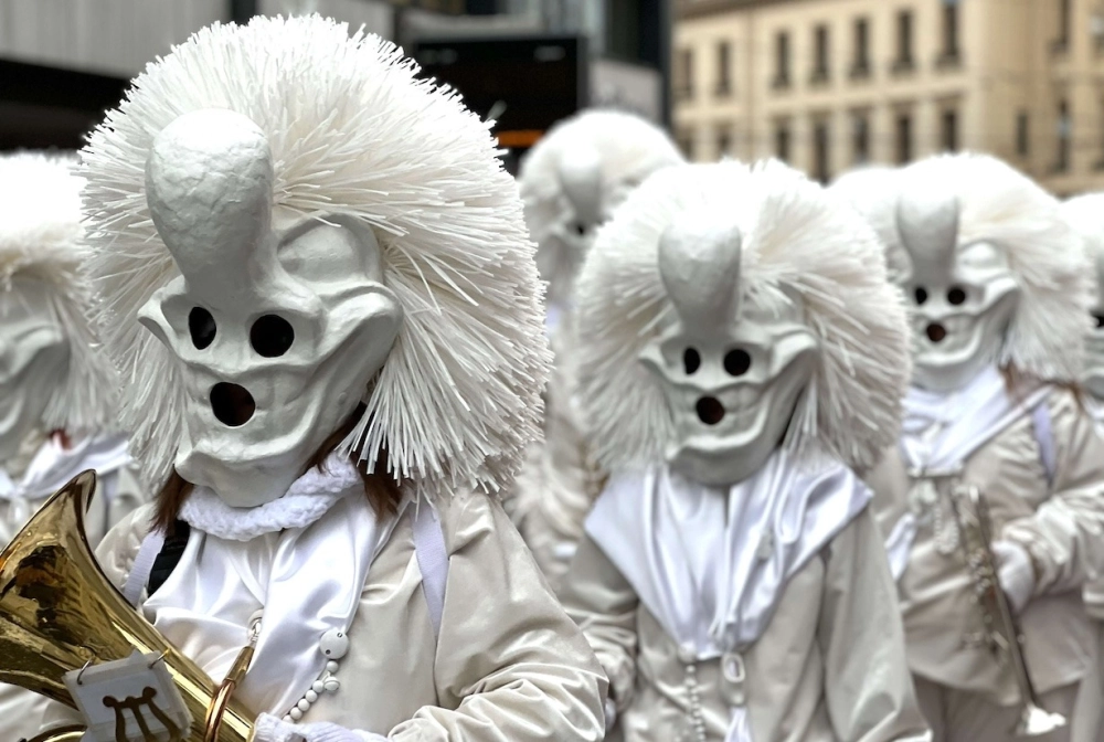 Lễ hội đường phố basel fasnacht mang không khí náo nhiệt khắp thành phố