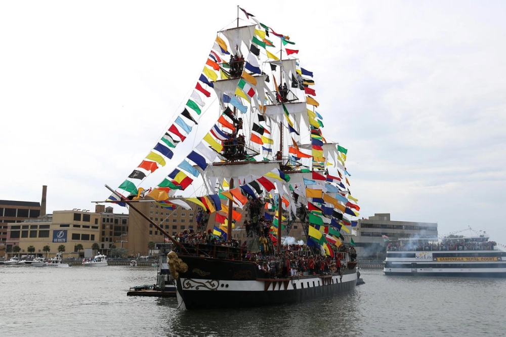 Hình ảnh lễ hội gasparilla pirate ghi lại khoảnh khắc náo nhiệt