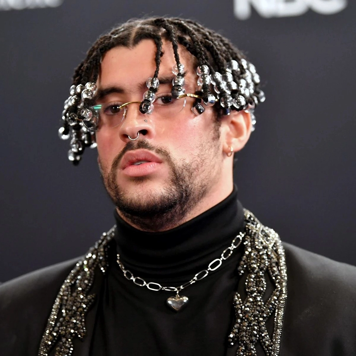 Bad Bunny với vẻ ngoài cá tính nổi bật