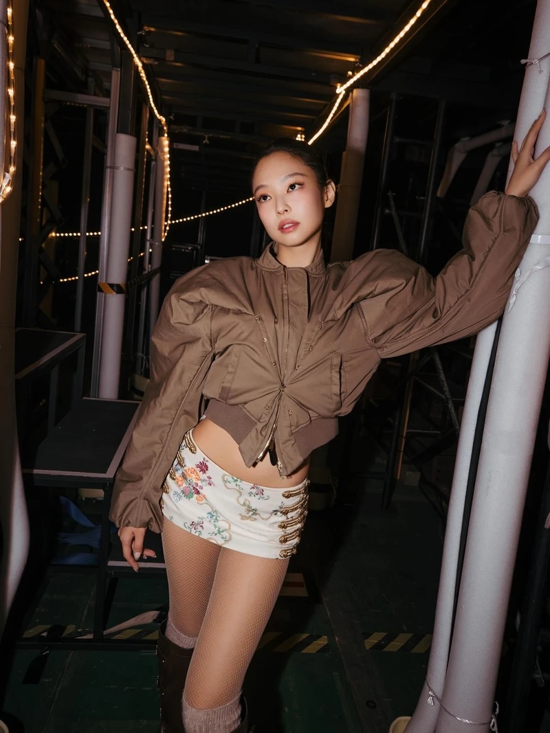 Bùng nổ sân khấu với Jennie Blackpink biểu diễn đầy năng lượng