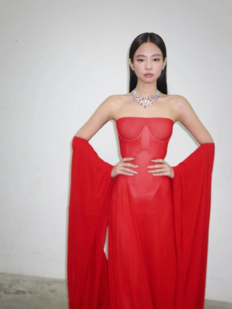 Phong thái Jennie Blackpink cá tính cực cuốn hút