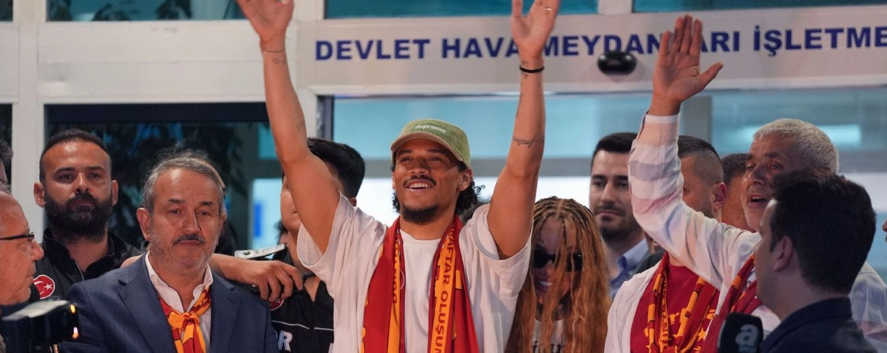 Leroy Sané ký hợp đồng với Galatasaray