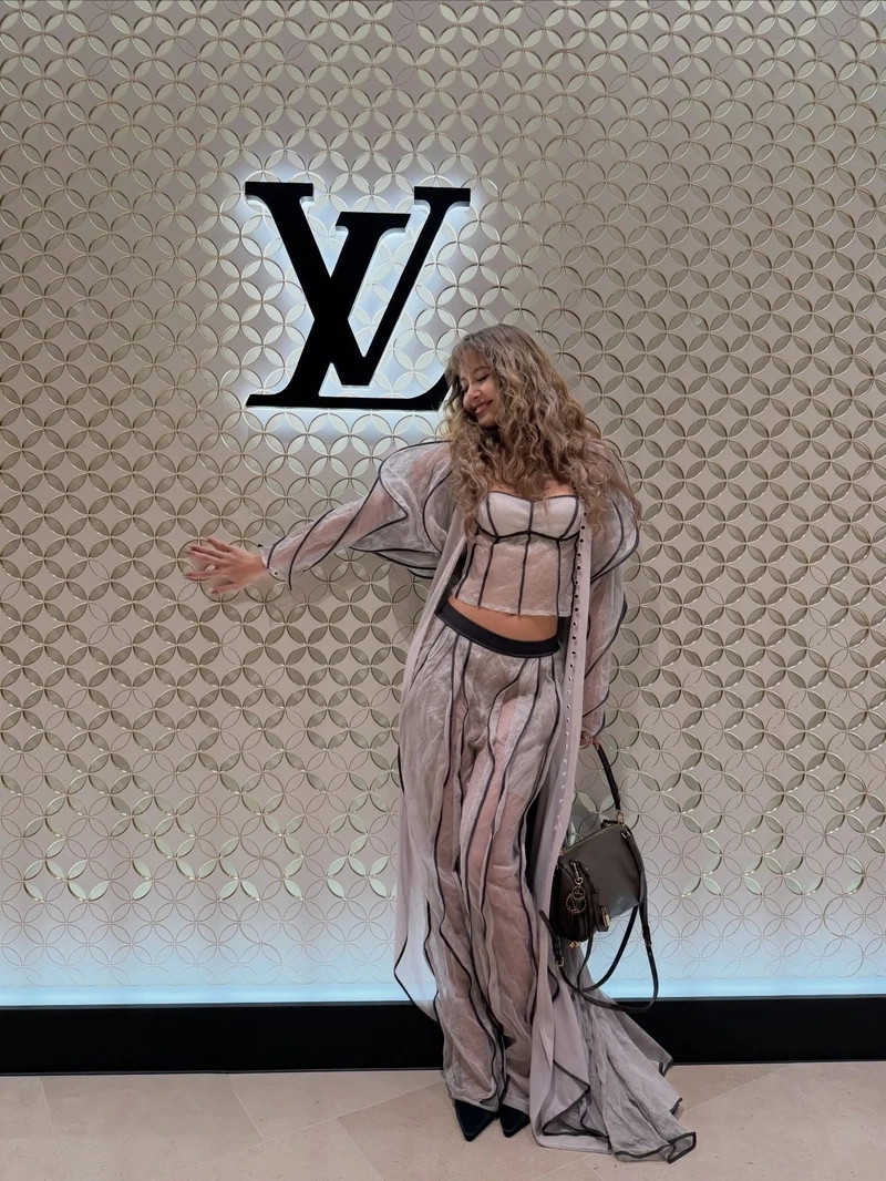 Bộ Lisa Blackpink chất lượng cao khiến fan không thể rời mắt